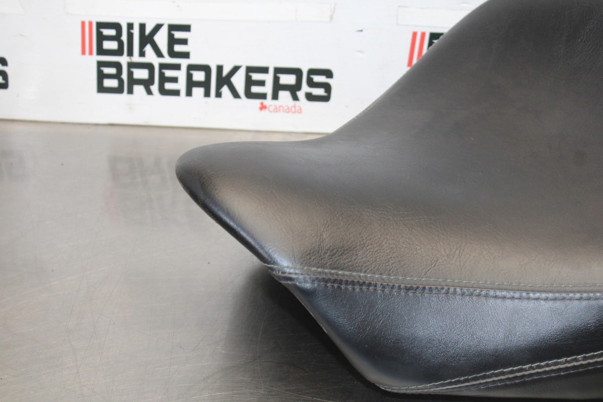 08 KAWASAKI VULCAN 1600 VN1600D NOMAD FRONT DRIVERS SEAT BB904