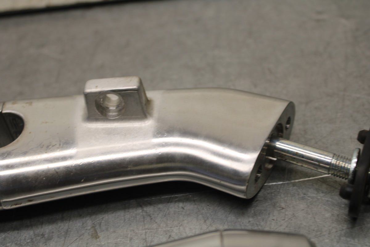 05-06 SUZUKI BOULEVARD M50 HANDLEBAR RISERS BB671