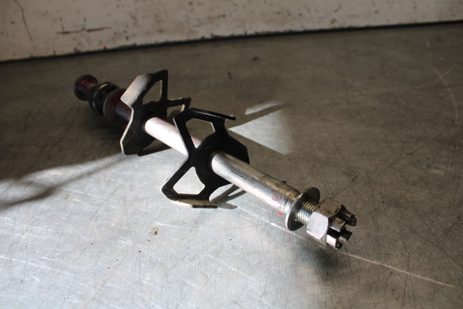 19-22 KAWASAKI Z400 REAR AXLE BACK WHEEL RIM PIVOT BOLT AXEL BB708