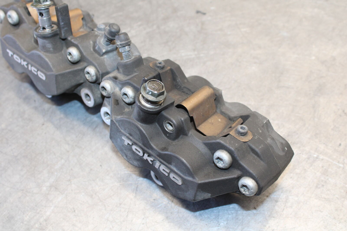03-07 SUZUKI SV1000S RIGHT LEFT FRONT BRAKE CALIPER SET PAIR CALIPERS BB657