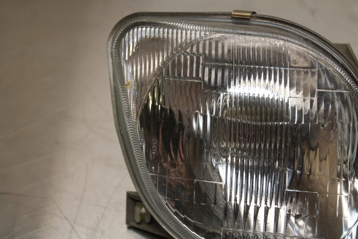 96 YAMAHA YZF750R FRONT HEADLIGHT HEAD LIGHT LAMP BB137