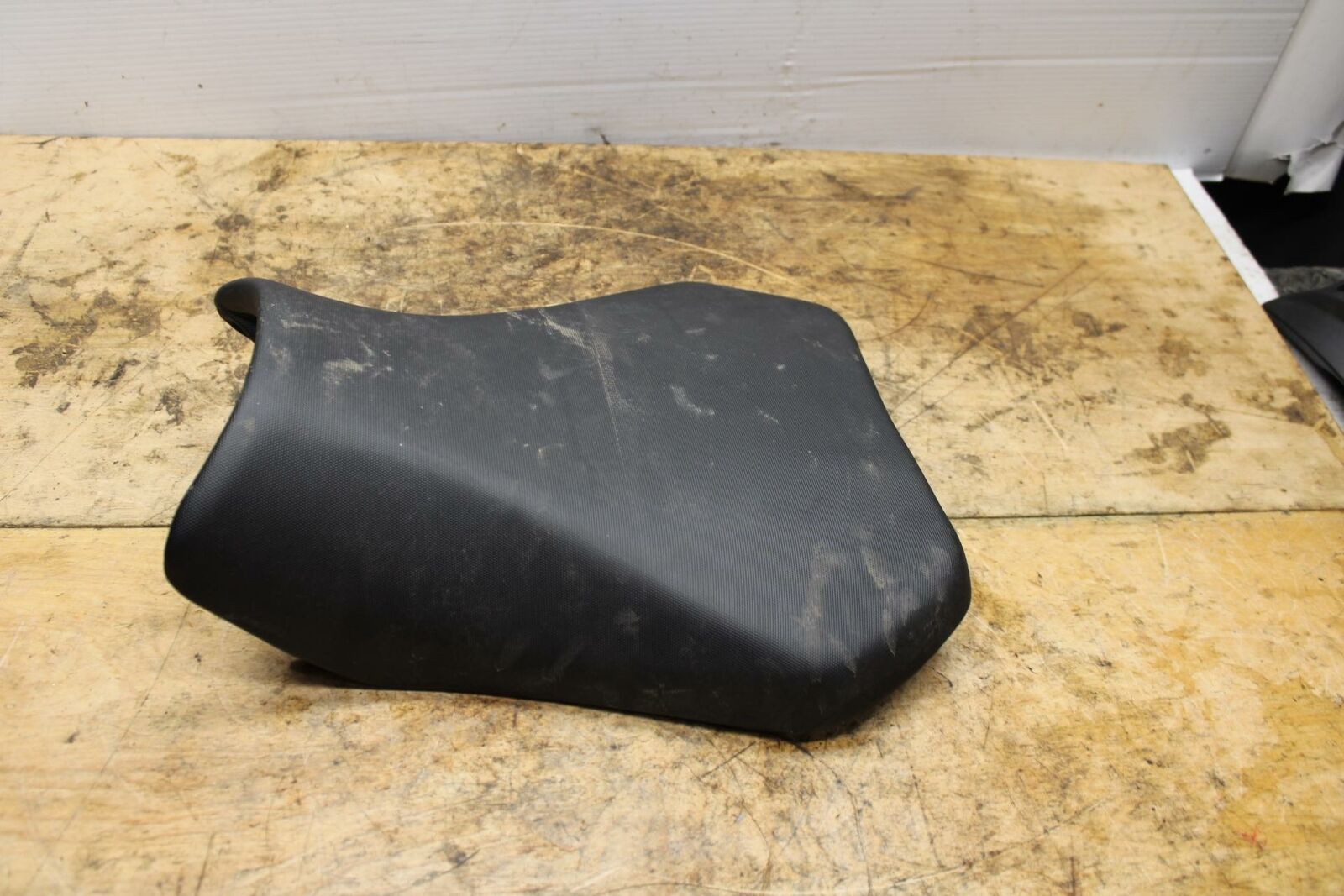 11-21 SUZUKI GSXR600 FRONT DRIVERS SEAT PAD SADDLE PILLION BB346
