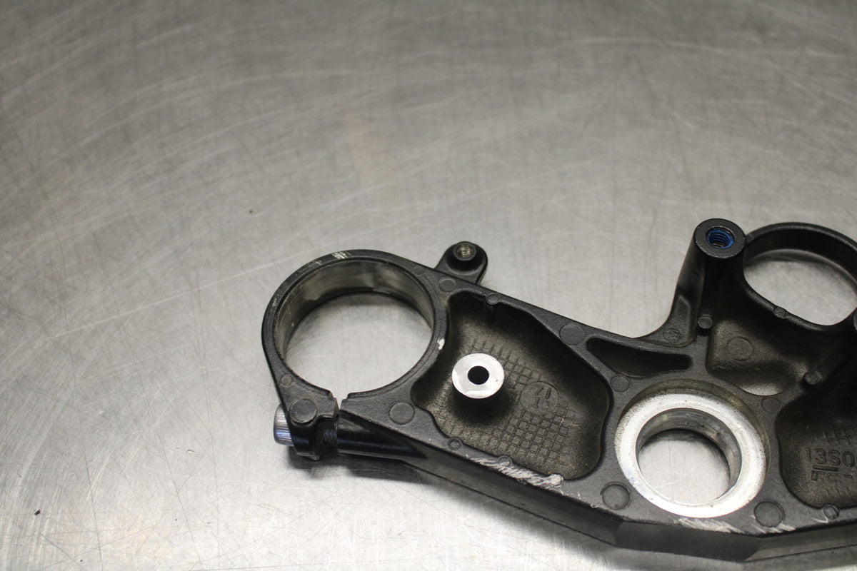 08-16 YAMAHA YZF R6 FORKS UPPER TRIPLE TREE CLAMP BB929