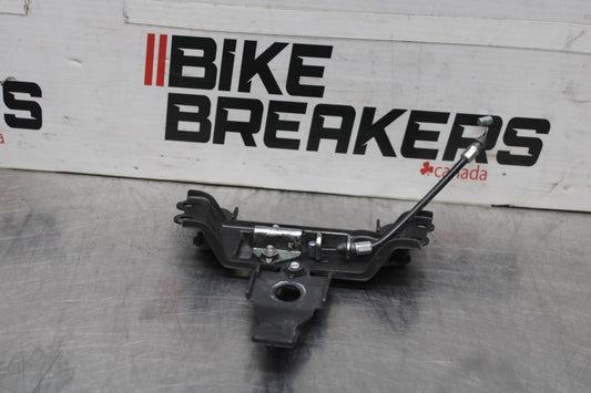 23 KAWASAKI Z900RS REAR PASSENGER SEAT LATCH LOCK ASSEMBLY BB935