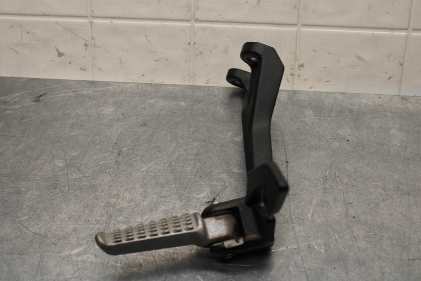 19-22 KAWASAKI Z400 LEFT REAR BACK PASSENGER PEG BB586