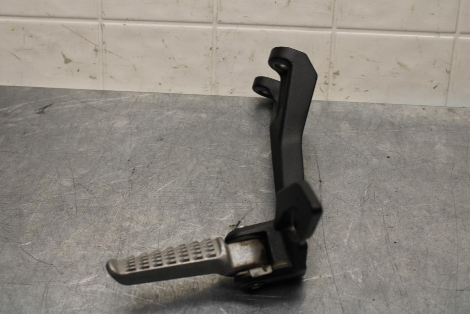 19-22 KAWASAKI Z400 LEFT REAR BACK PASSENGER PEG BB586