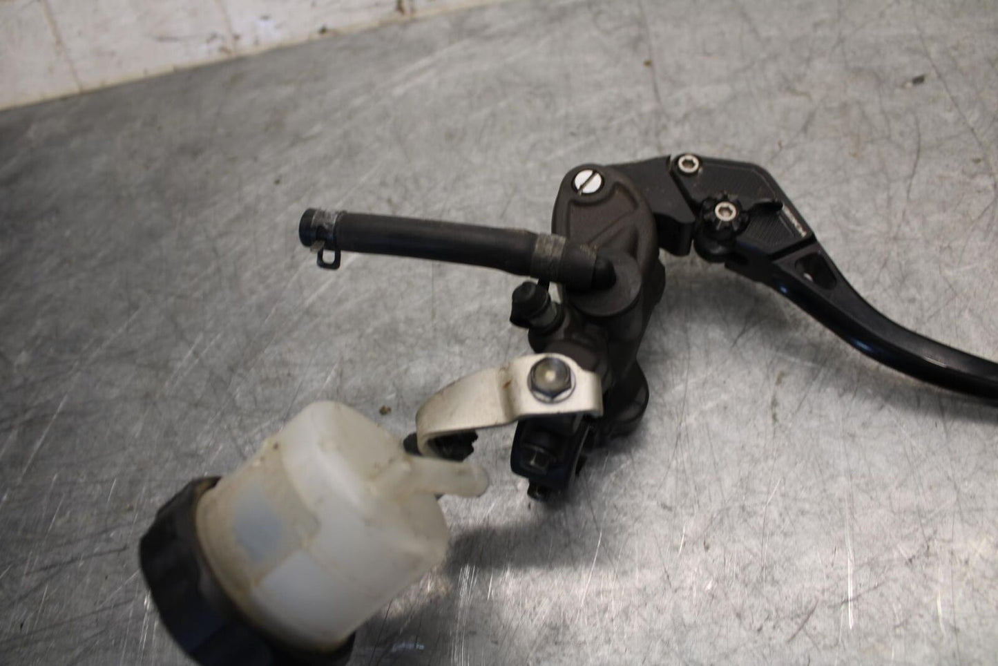 2016 Honda CBR1000RR FRONT BRAKE MASTER CYLINDER w/ VORTEX LEVER BB530