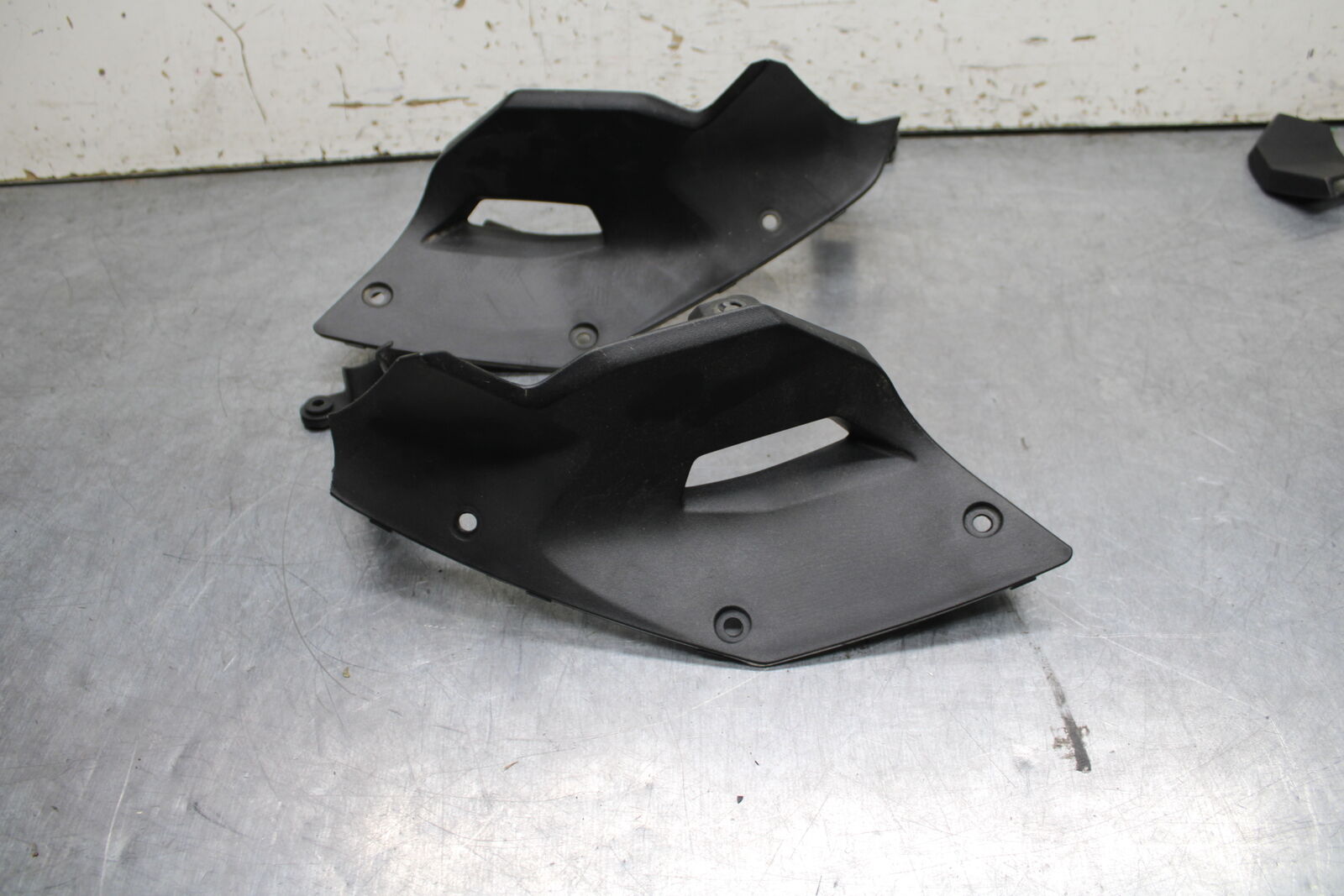 19-22 KAWASAKI Z400 RIGHT LEFT INNER FAIRINGS COWLS PANELS TRIMS BB738