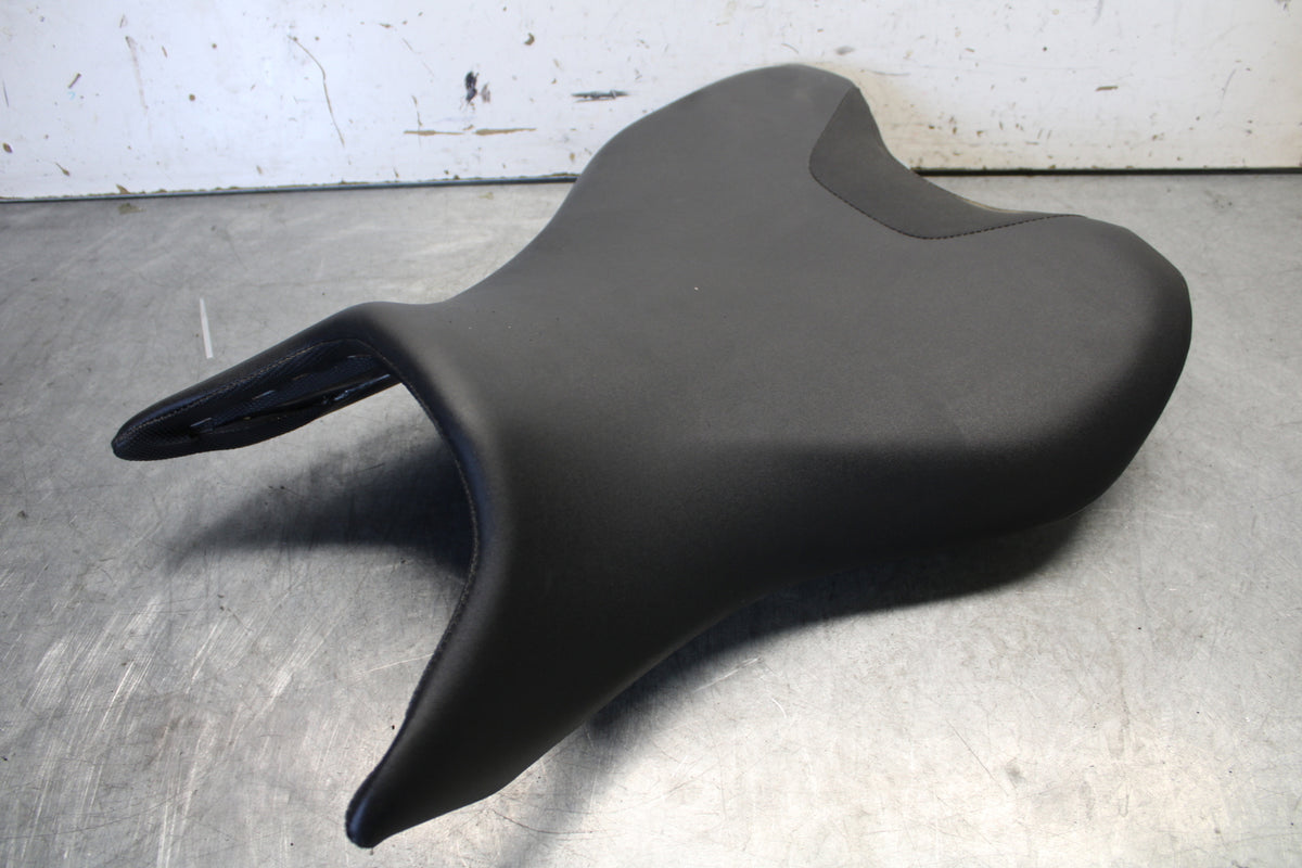 21-24 YAMAHA MT-07 FRONT DRIVERS SEAT PAD SADDLE PILLION BB662