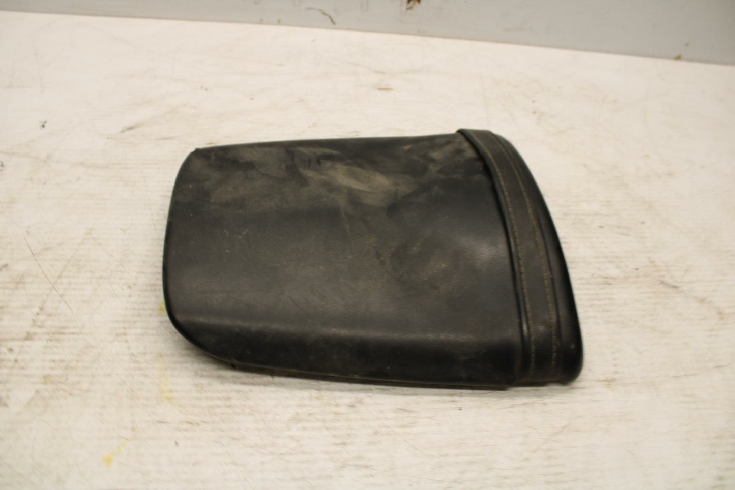 05-06 HONDA CBR600RR REAR BACK PASSENGER TANDEM SEAT PAD SADDLE PILLION BB307