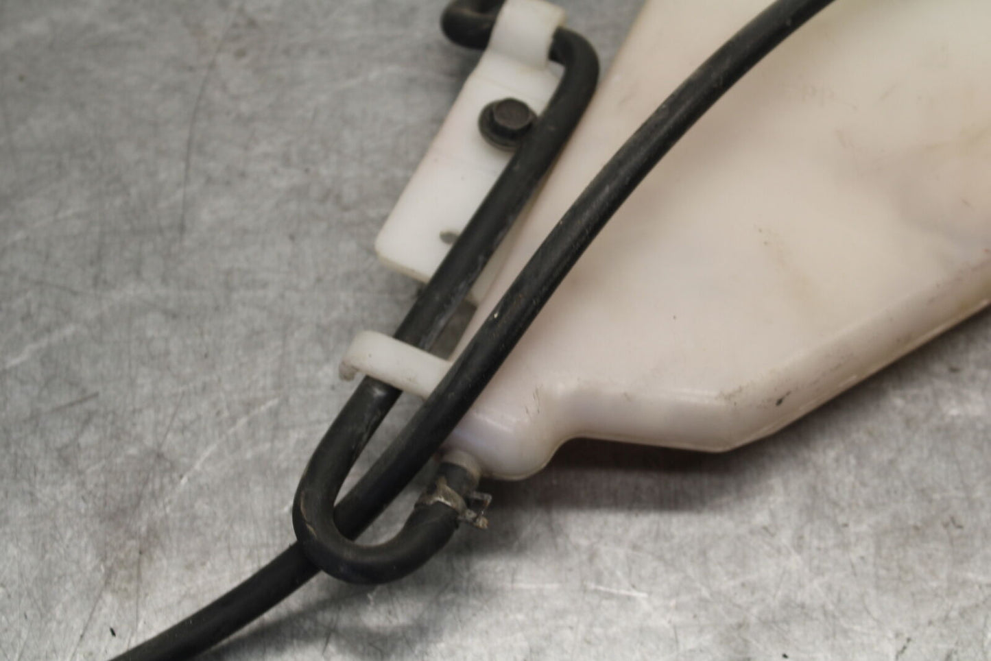 05-06 SUZUKI GSXR1000 COOLANT WATER TANK RESERVOIR BOTTLE 17910-41G00 BB677