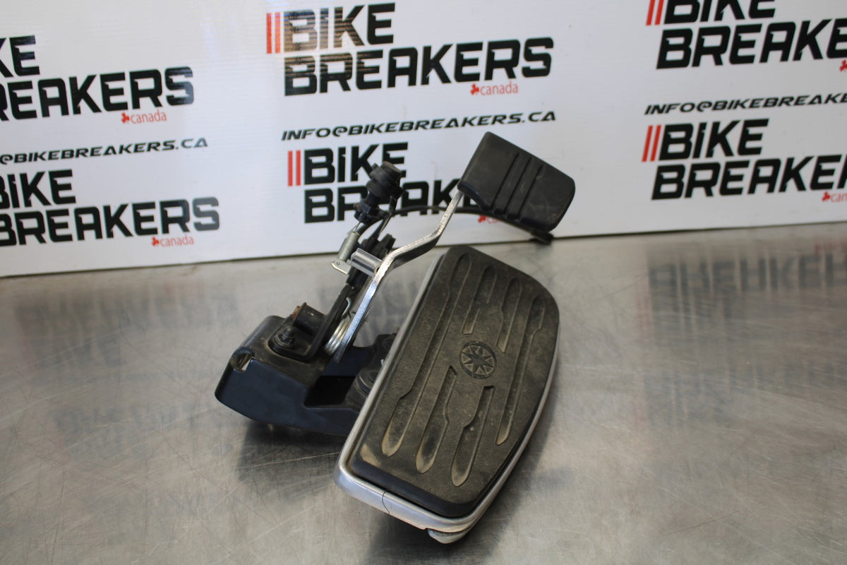 09 YAMAHA V STAR 950 RIGHT FRONT FOOT REST PEG STEP BB172