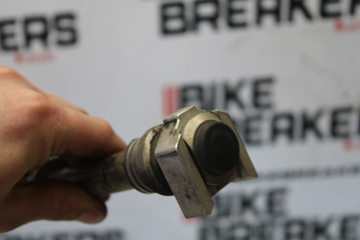 20 TRIUMPH STREET TRIPLE 765 REAR AXLE BACK WHEEL RIM PIVOT BOLT AXEL BB864