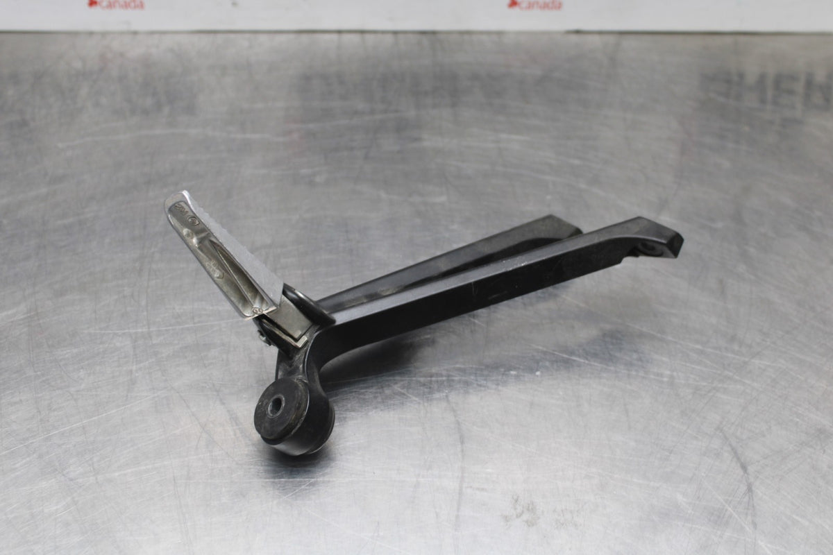 15-21 SUZUKI GSXR600 RIGHT REAR BACK PASSENGER PEG BB810