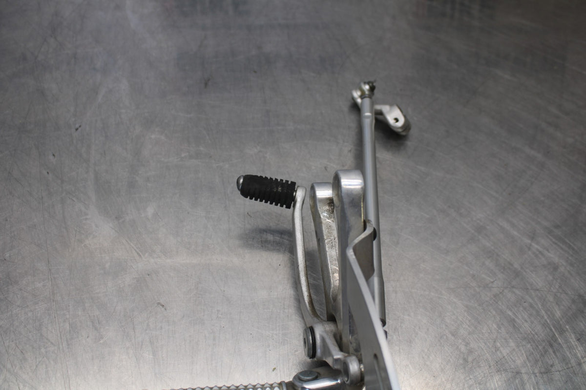 08-09 YAMAHA YZF R6S LEFT REARSET REAR SET DRIVER FOOT PEG REST STOP BB690