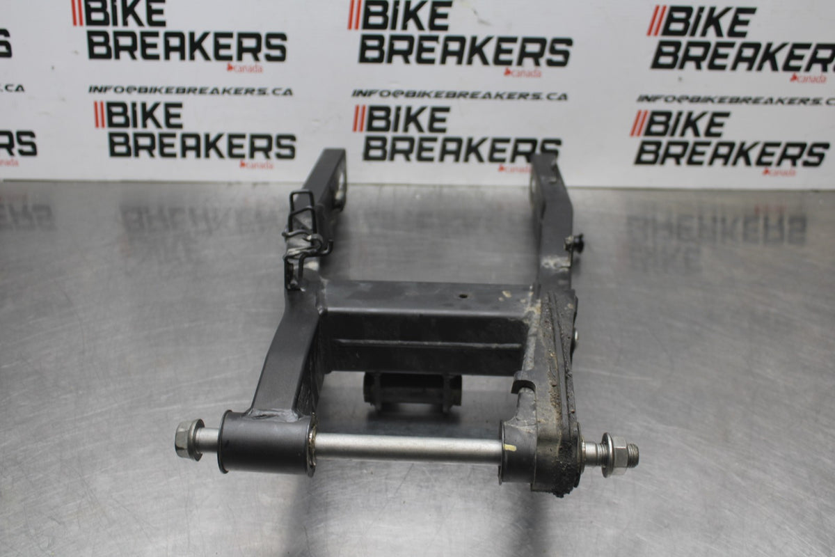 18-26 KAWASAKI Z400 REAR SWINGARM BACK SUSPENSION SWING ARM BB852
