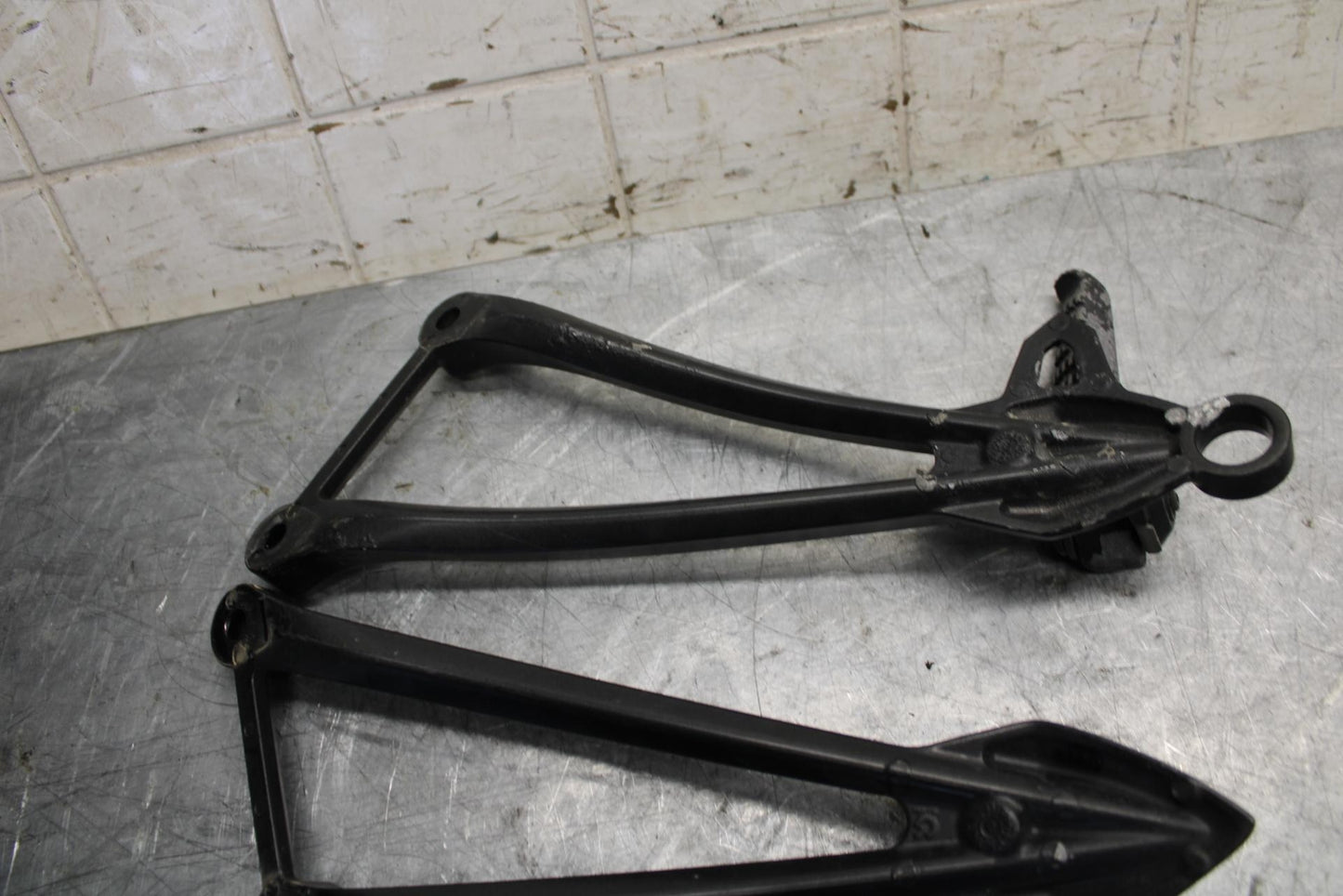 2008 Kawasaki Ninja ZX10R  REAR BACK PASSENGER PEG SET PAIR 34028-0094 BB524