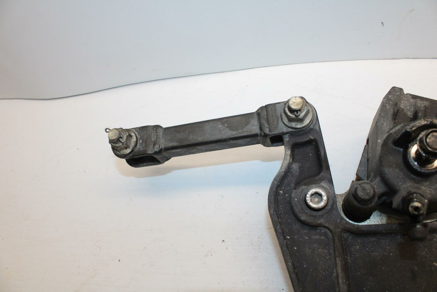 11-12 KAWASAKI Z1000 REAR BACK BRAKE CALIPER W MOUNT BRACKET BB249