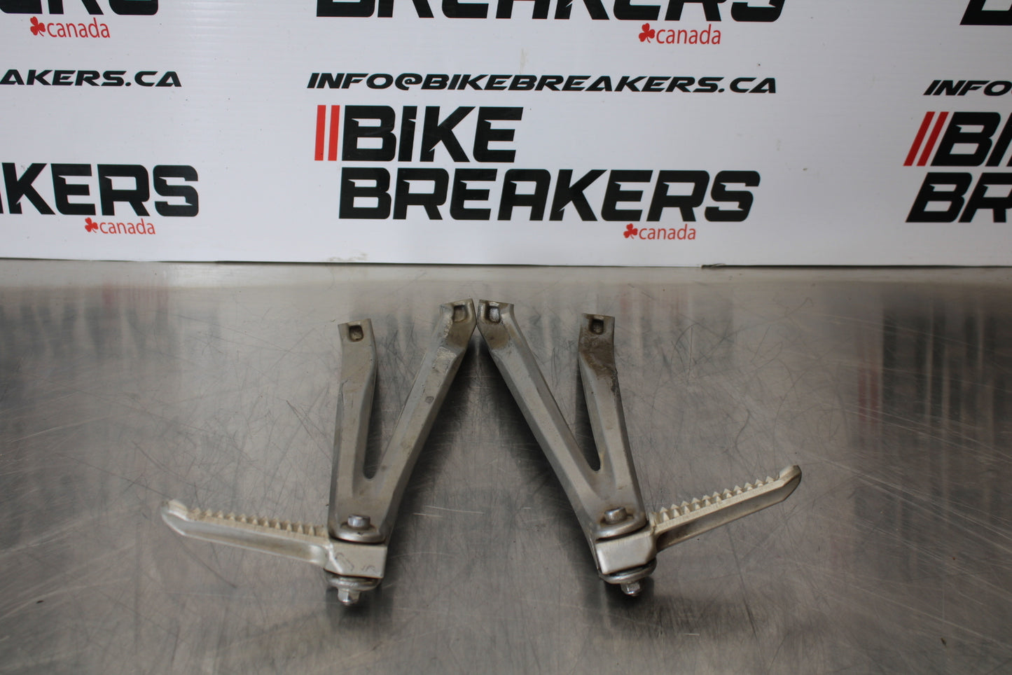07-08 YAMAHA YZF R1 REAR BACK PASSENGER PEG SET PAIR BB160