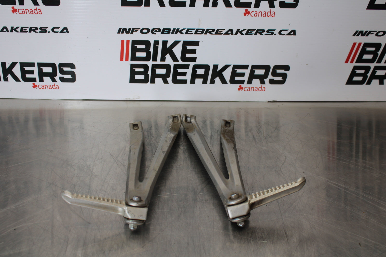 07-08 YAMAHA YZF R1 REAR BACK PASSENGER PEG SET PAIR BB160