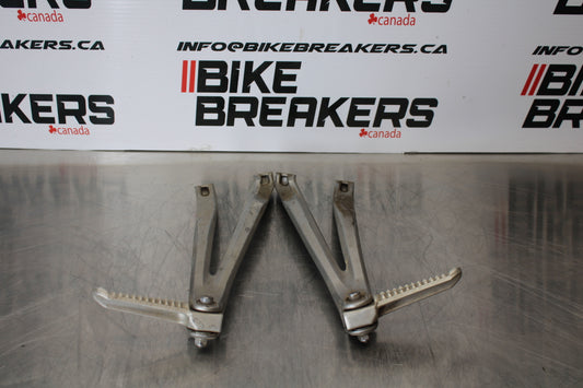 07-08 YAMAHA YZF R1 REAR BACK PASSENGER PEG SET PAIR BB160