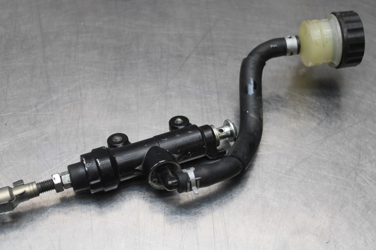 09 SUZUKI GSXR1000 REAR BACK BRAKE MASTER CYLINDER W RESERVOIR BB777