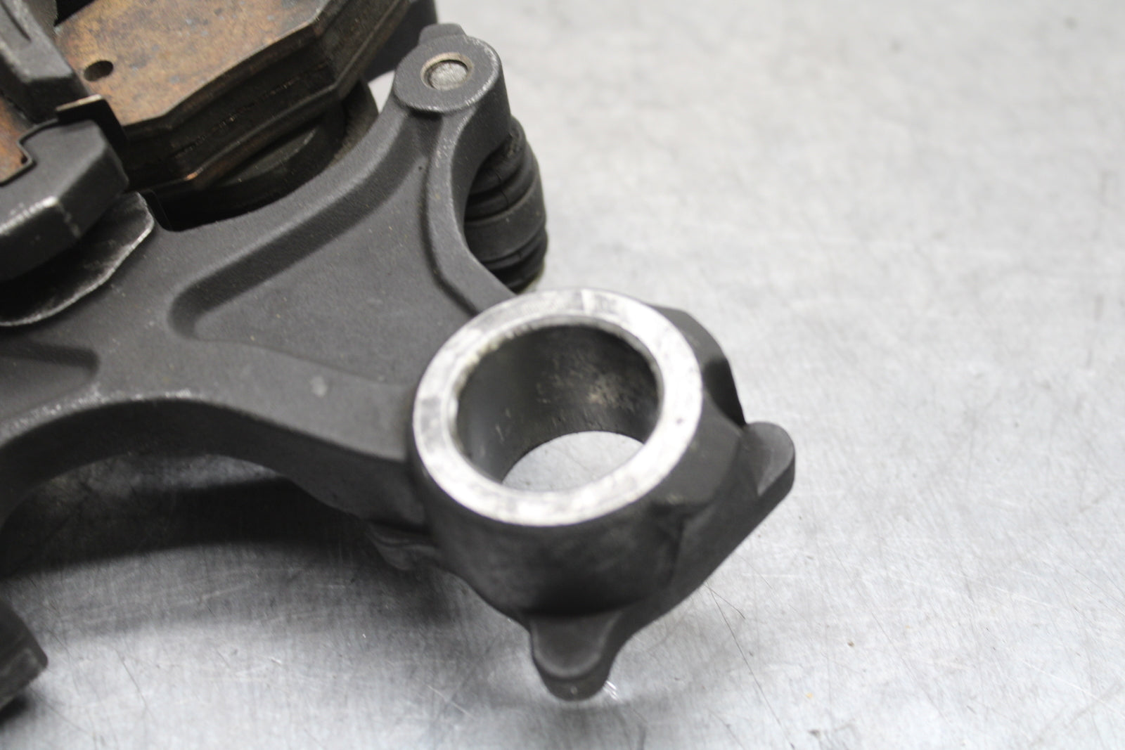08-10 SUZUKI GSXR750 REAR BACK BRAKE CALIPER W MOUNT BRACKET BB119
