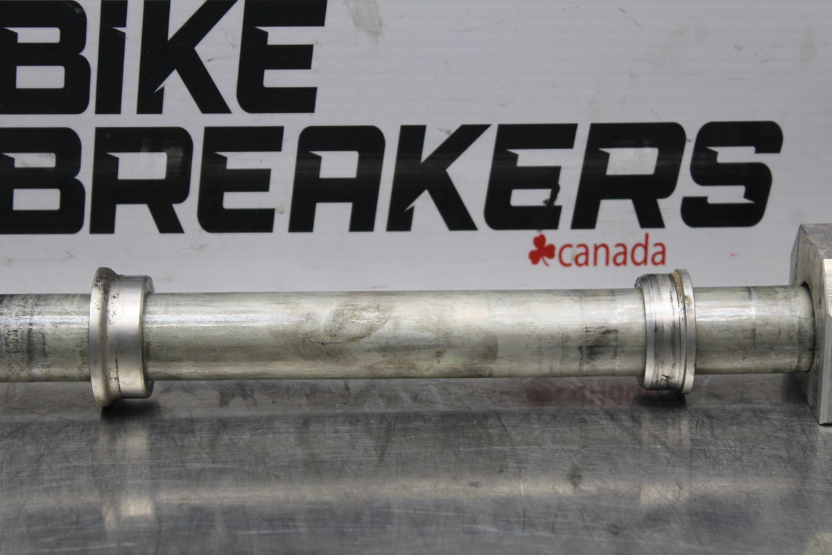 24-25 SUZUKI GSXR1000 REAR AXLE BACK WHEEL RIM PIVOT BOLT AXEL BB767