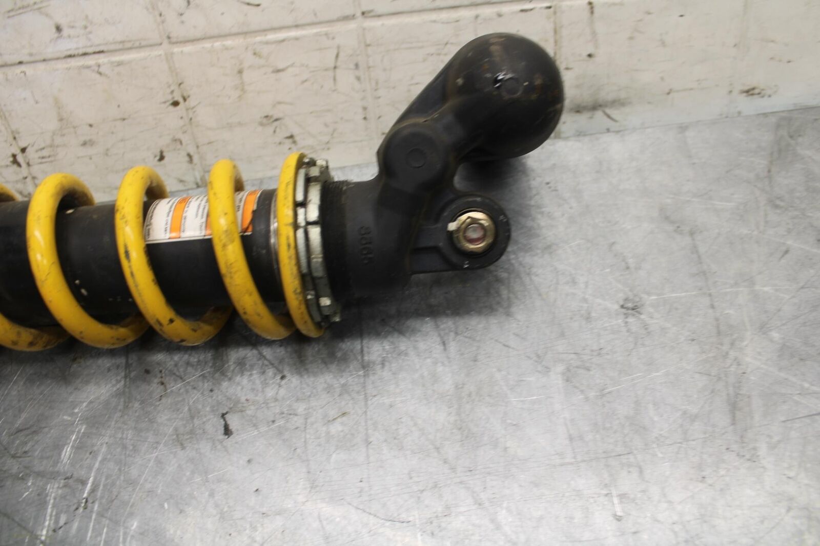 2004 Suzuki GSXR600 REAR BACK SHOCK ABSORBER SUSPENSION 62100-29G00-163 BB329
