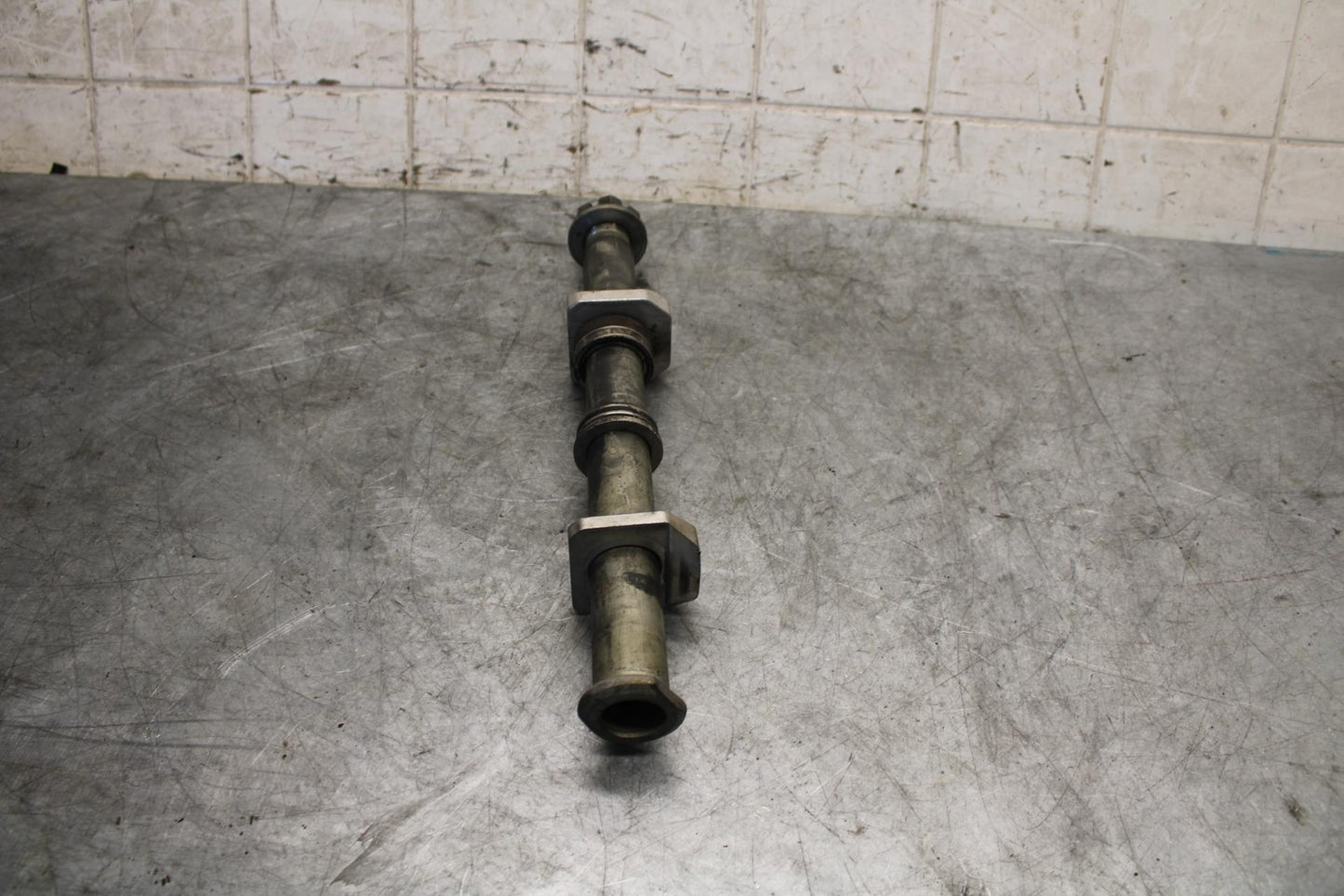 06-07 SUZUKI GSXR750 REAR AXLE BACK WHEEL RIM PIVOT BOLT AXEL 64711-49G10 BB543