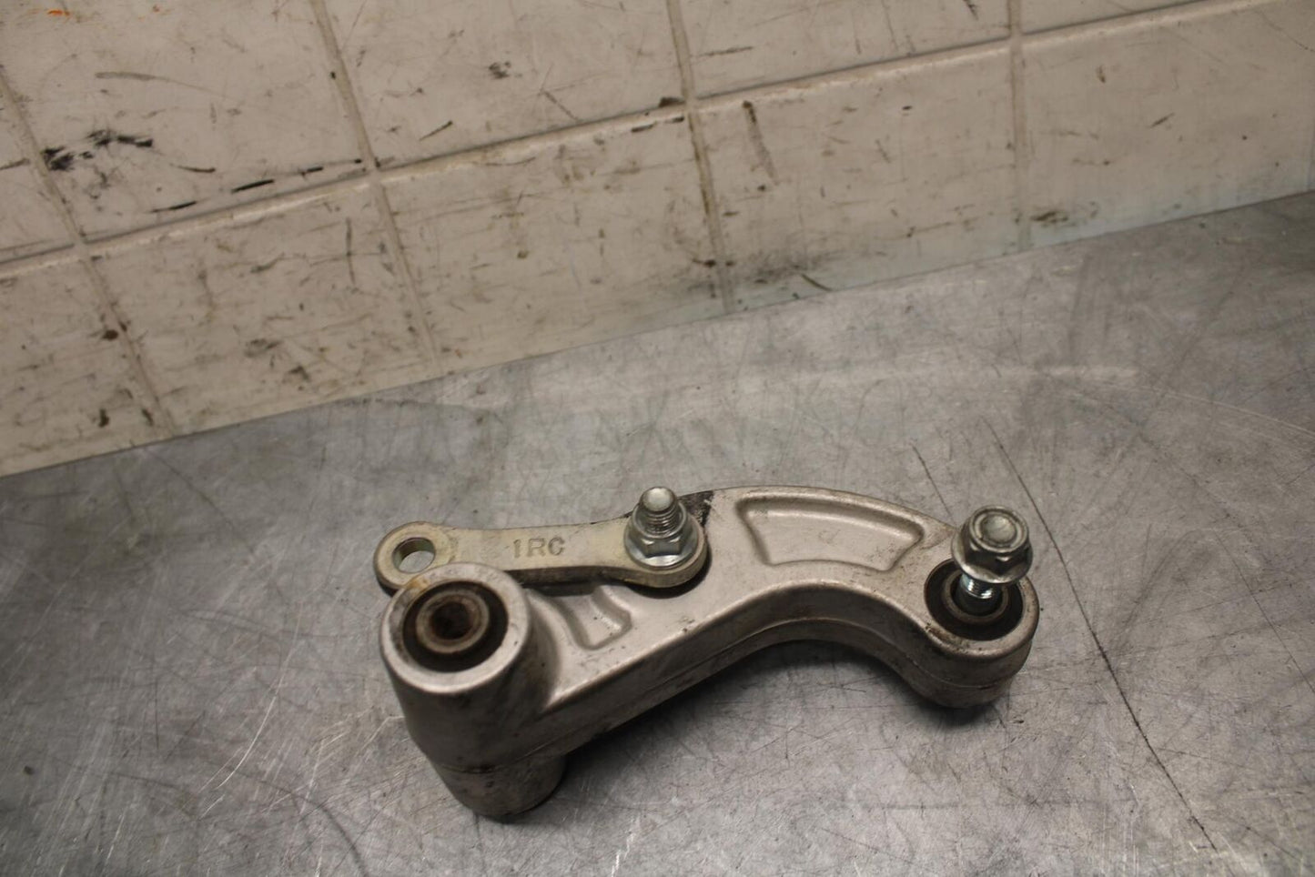 2016 Yamaha XSR900 ABS REAR DOGBONE SHOCK LINKAGE LINK 1RC-2217A-00-00 BB516