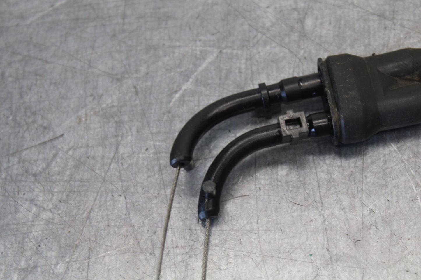 09-14 YAMAHA YZF R1 THROTTLE CABLES LINES 14B-26302-01-00 BB696