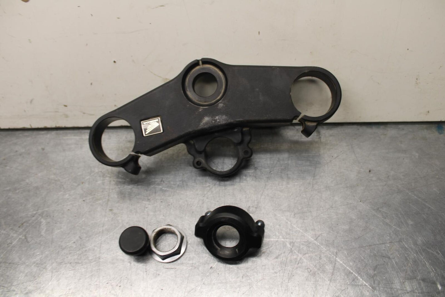 03-04 HONDA CBR600RR FORKS UPPER TRIPLE TREE CLAMP 53300-MEE-000 BB614