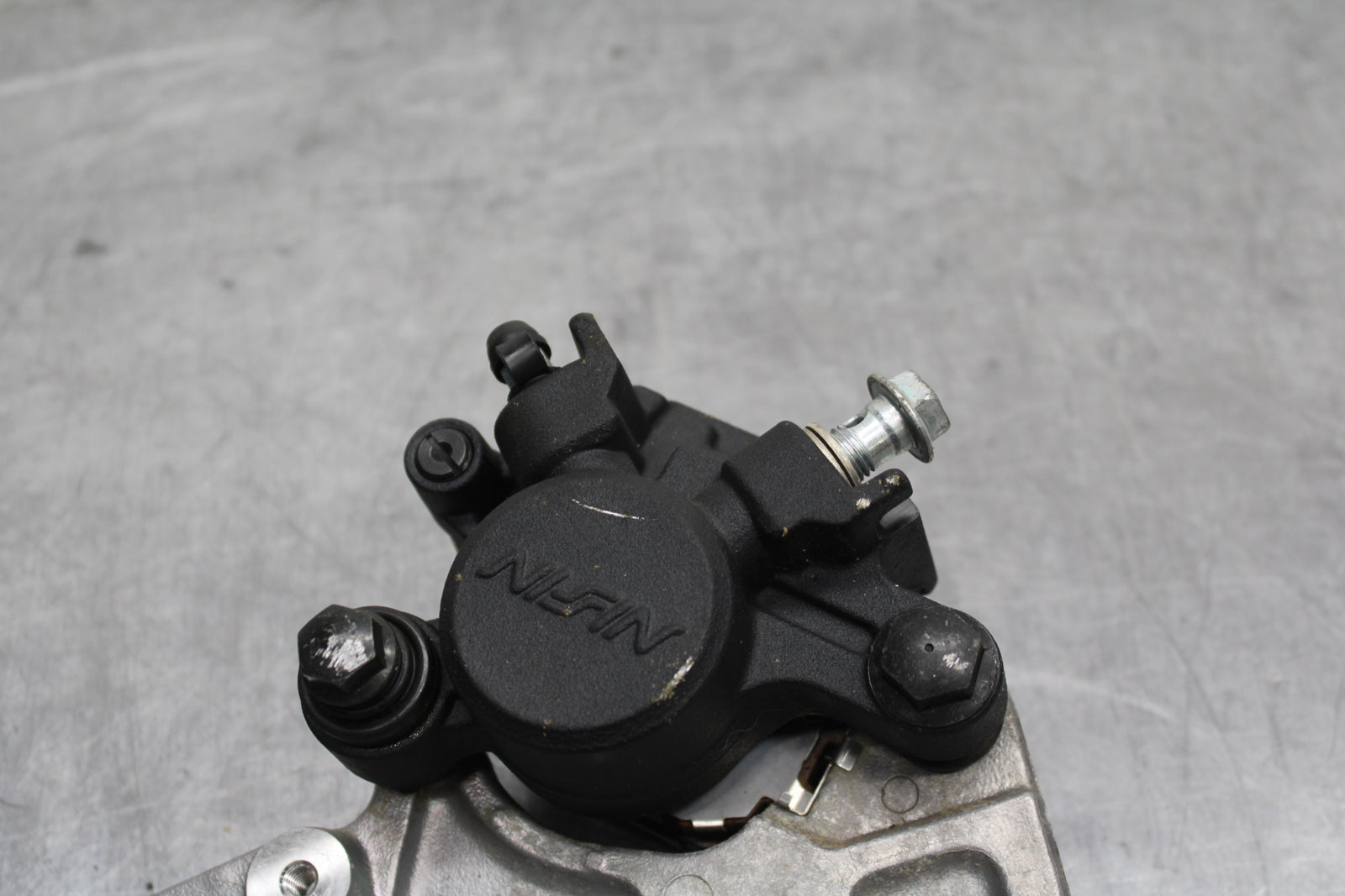13-16 SUZUKI BANDIT 1250S ABS REAR BACK BRAKE CALIPER W MOUNT BRACKET BB134