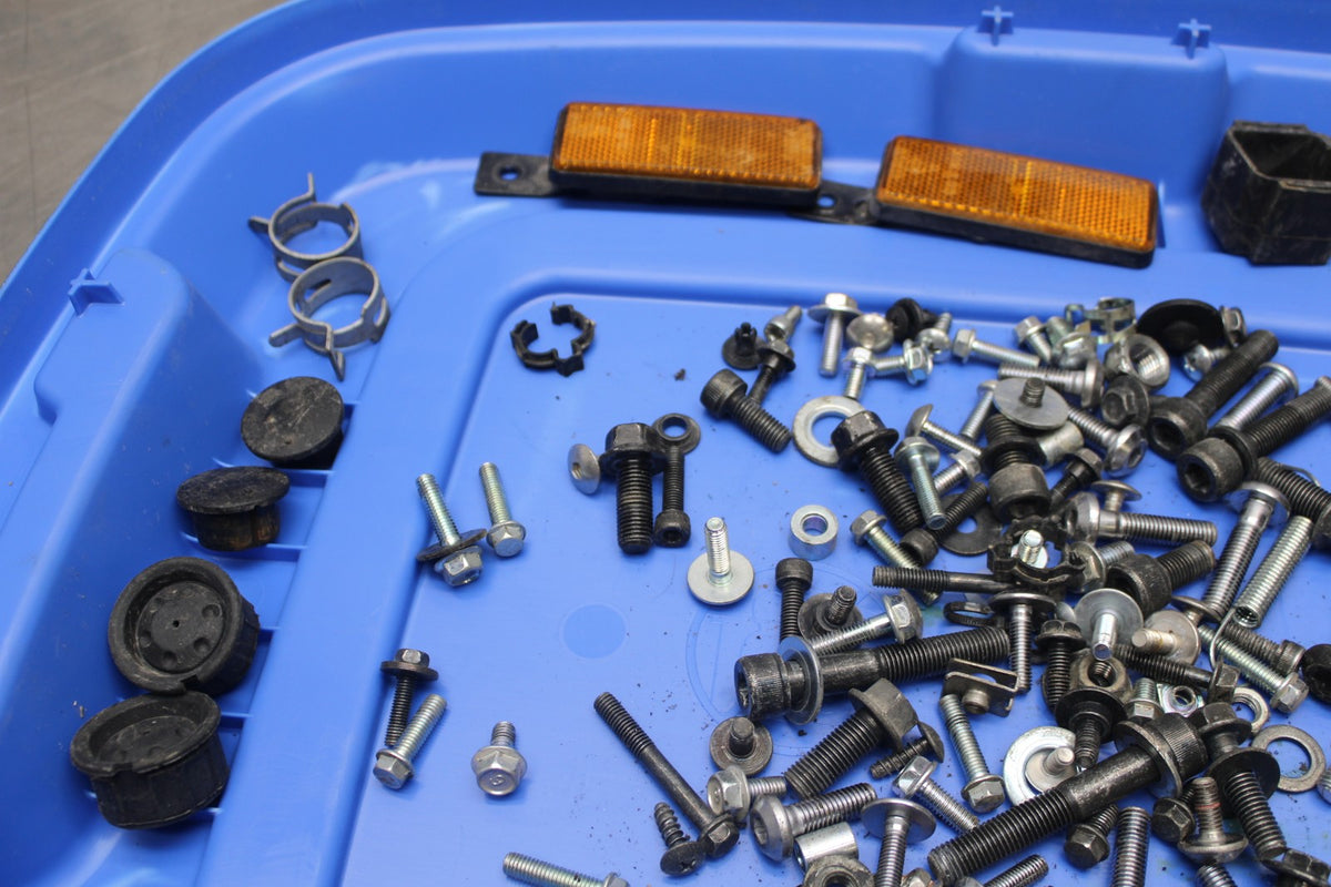 17-18 YAMAHA YZF R3 MOUNTING BOLTS HARDWARE MOTOR SCREWS BB788