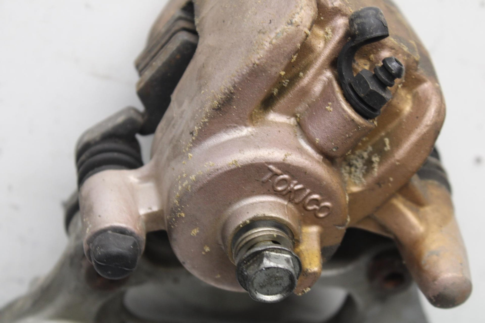 03-04 KAWASAKI NINJA ZX6RR REAR BACK BRAKE CALIPER W MOUNT BRACKET BB105