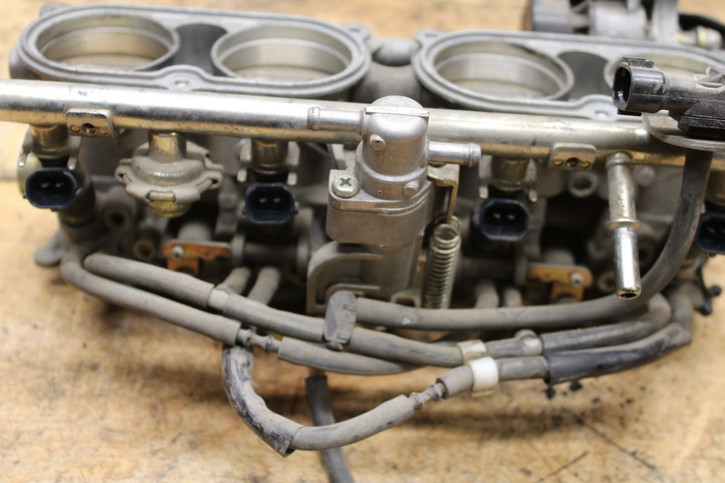 06-15 YAMAHA FZ1 MAIN FUEL INJECTORS / THROTTLE BODIES BB326