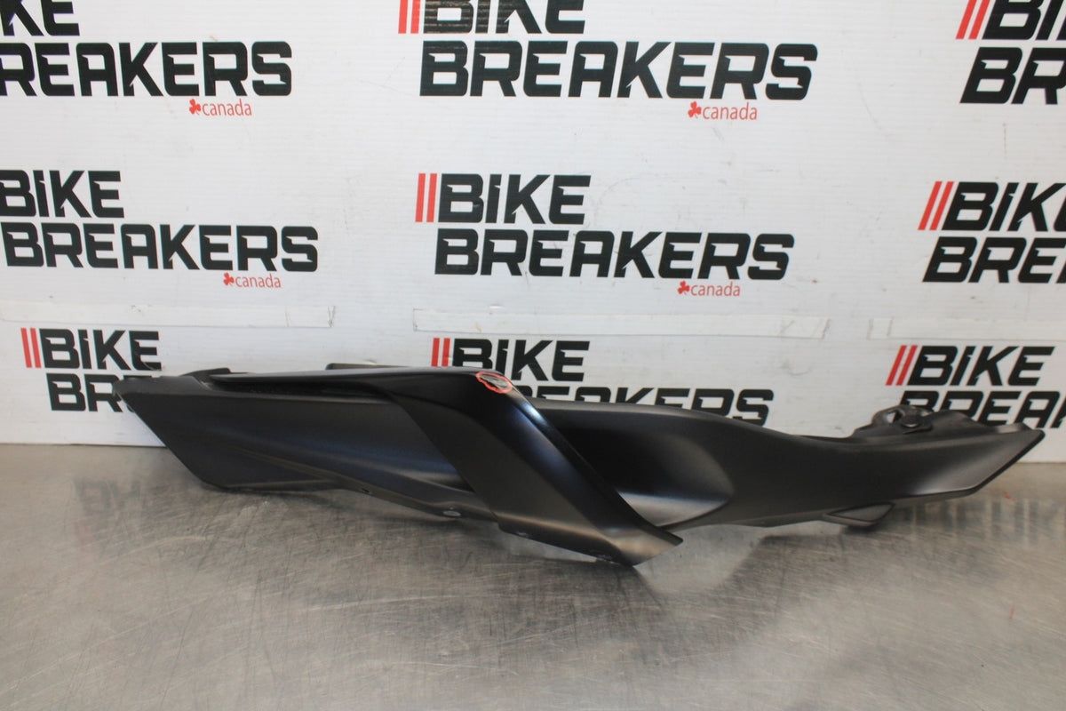 23-24 YAMAHA MT-07 RIGHT REAR BACK TAIL FAIRING COWL SHROUD BB927