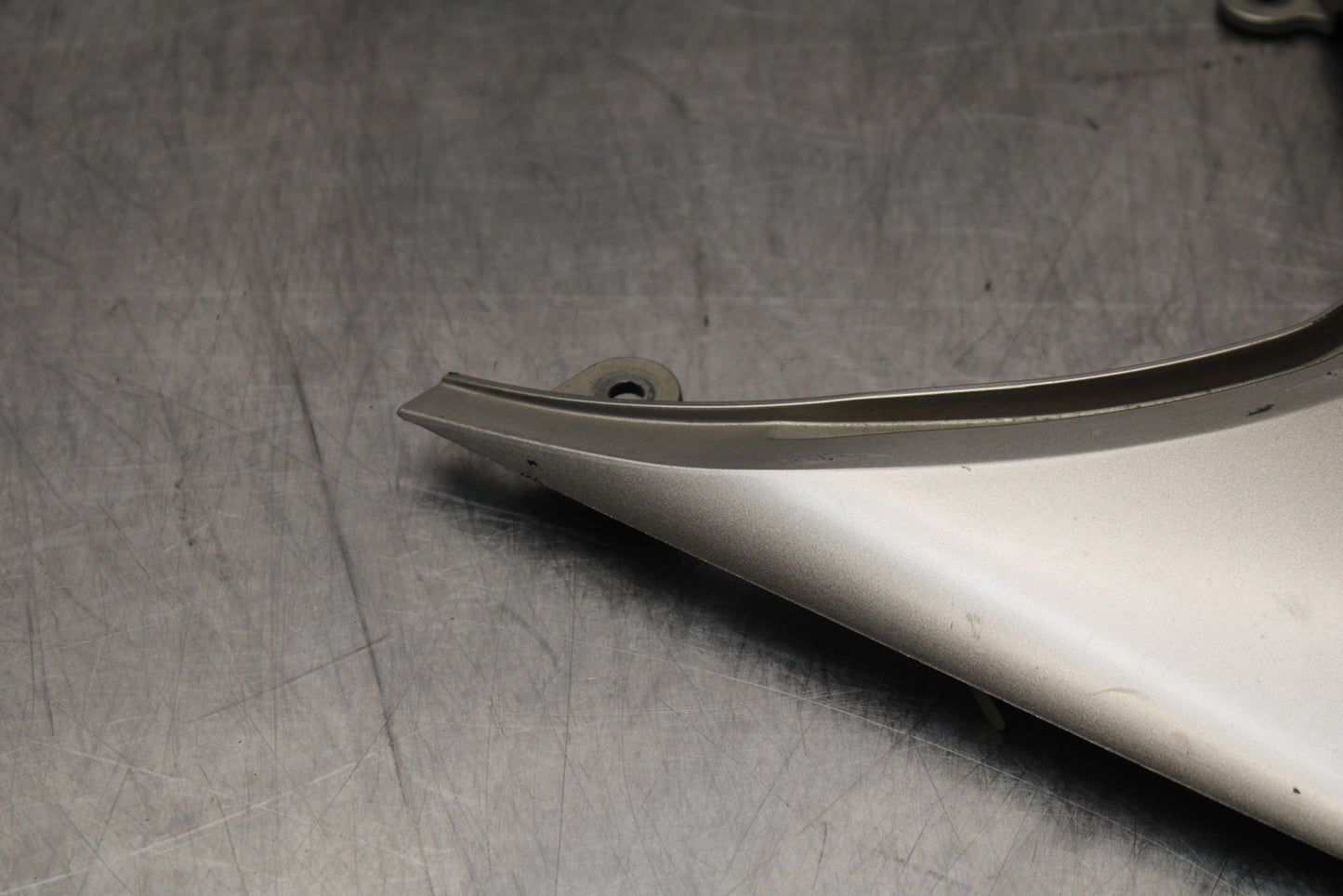 04-05 KAWASAKI NINJA ZX10R CENTER REAR BACK TAIL FAIRING COVER TRIM COWL BB163