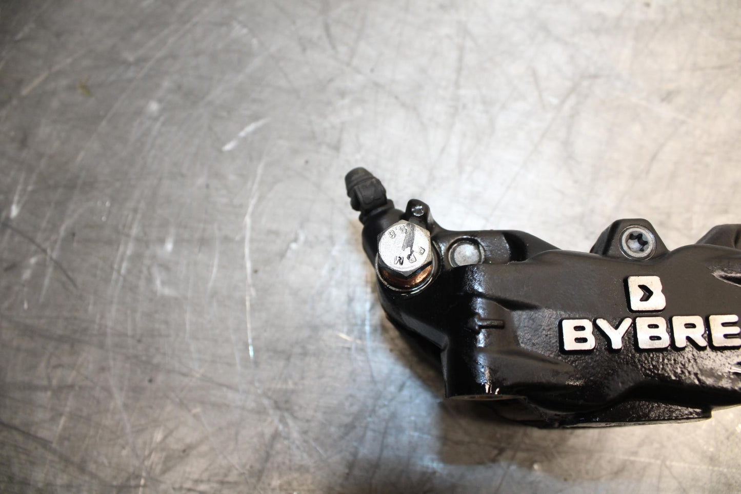 21 HUSQVARNA VITPILEN 401  FRONT BRAKE CALIPER BB467