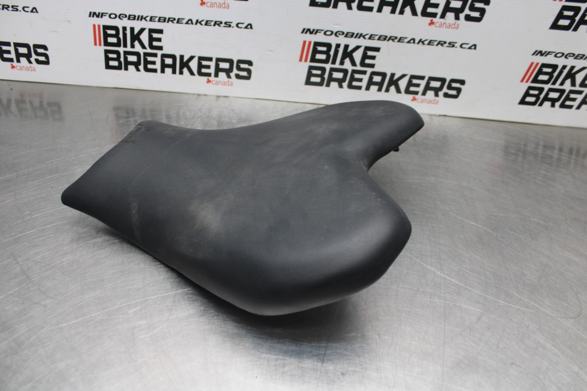22-25 YAMAHA YZF R7 FRONT DRIVERS SEAT PAD SADDLE PILLION BB850