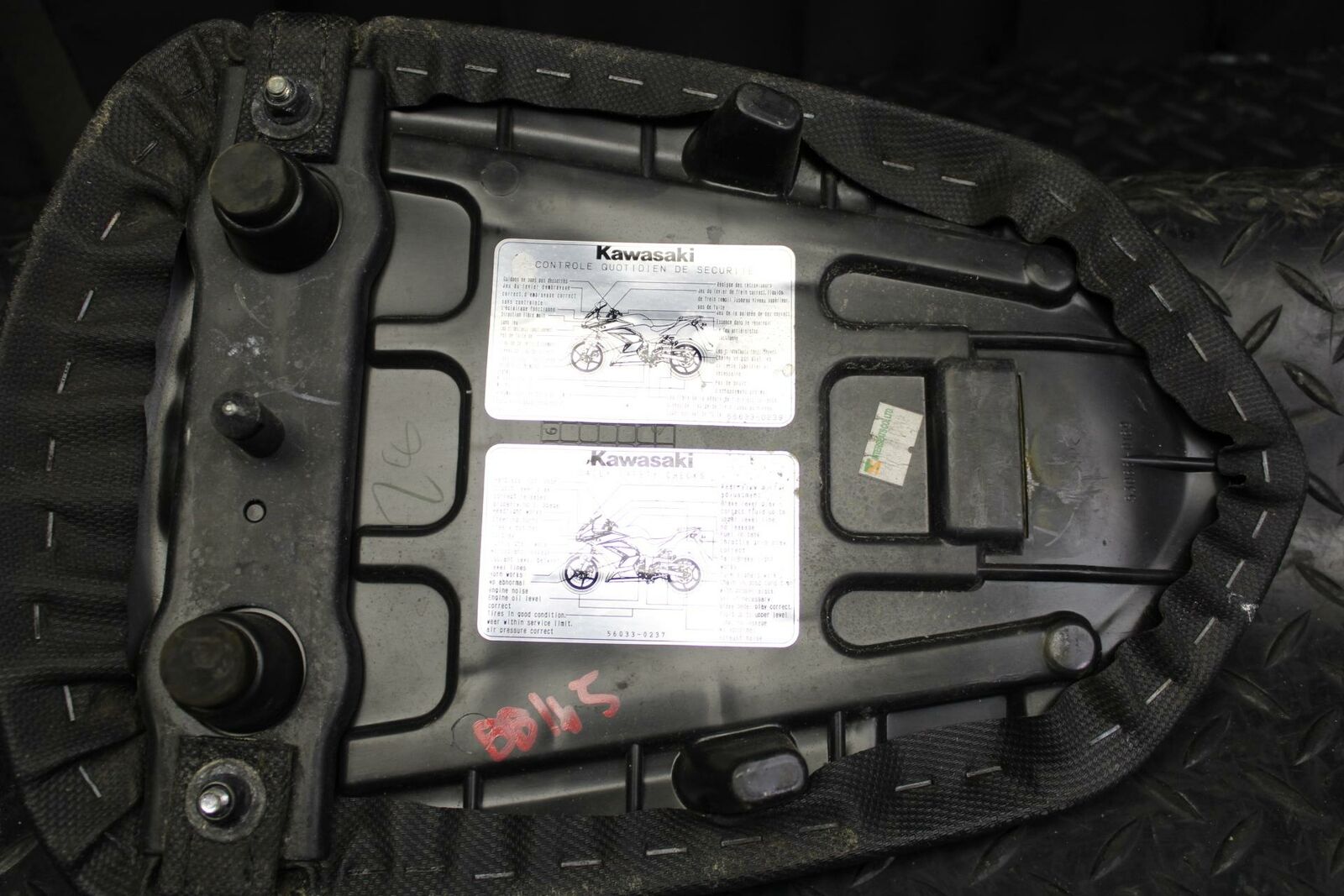 08-12 KAWASAKI NINJA 250R EX250J REAR BACK PASSENGER  SEAT PAD SADDLE bb165