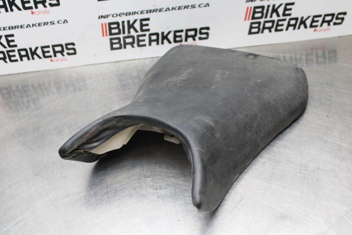 05 YAMAHA YZF R6 FRONT DRIVERS SEAT PAD SADDLE PILLION BB814