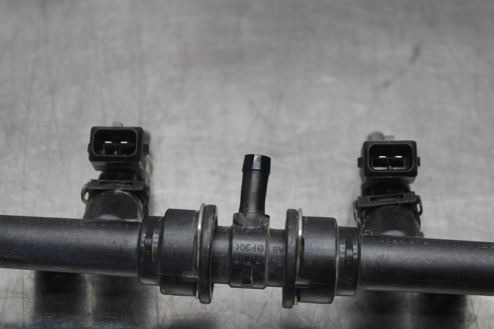 12-14 BMW S1000RR SECONDARY FUEL INJECTORS TOP AIRBOX GAS RAIL BB204
