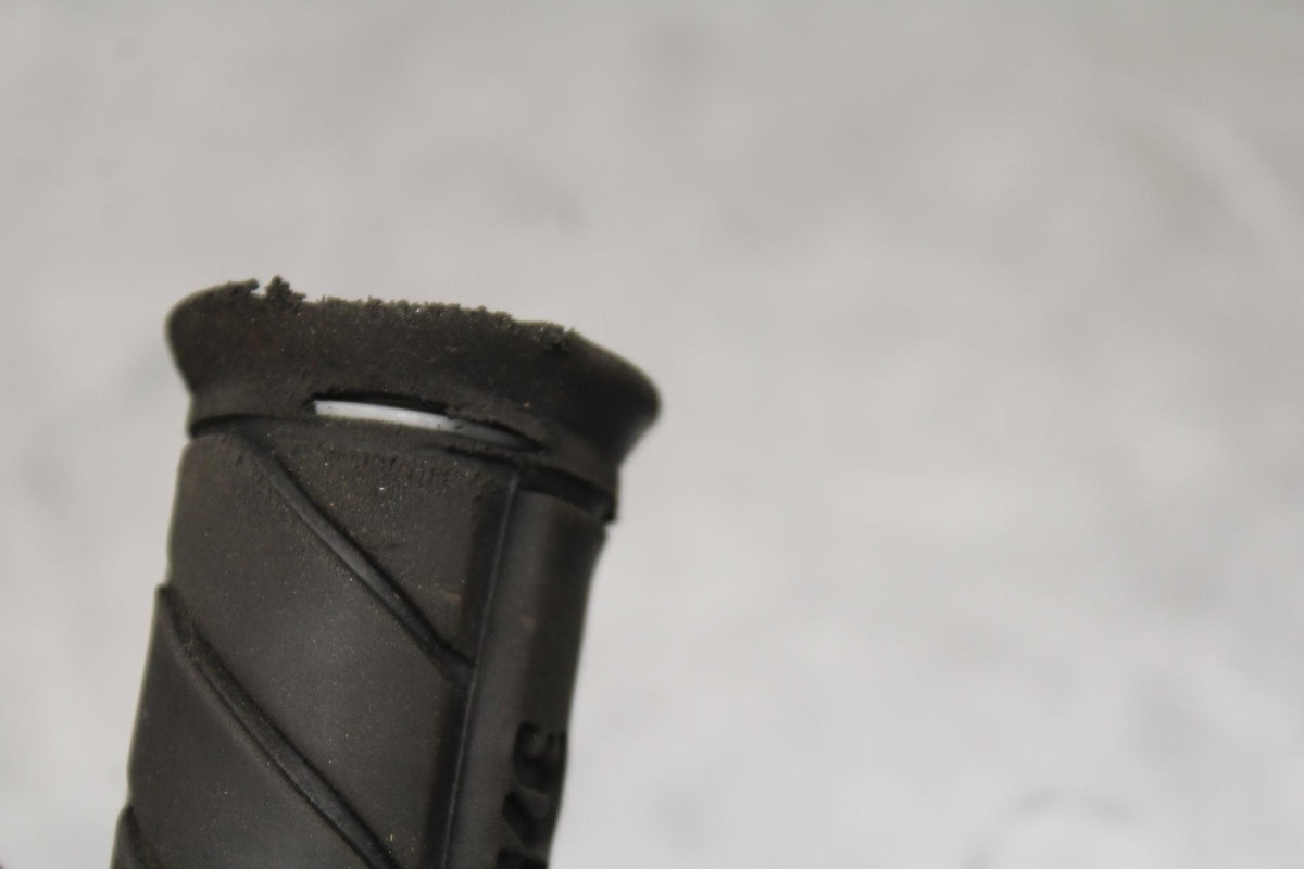 01-03 SUZUKI GSXR600 RIGHT THROTTLE GRIP BB639