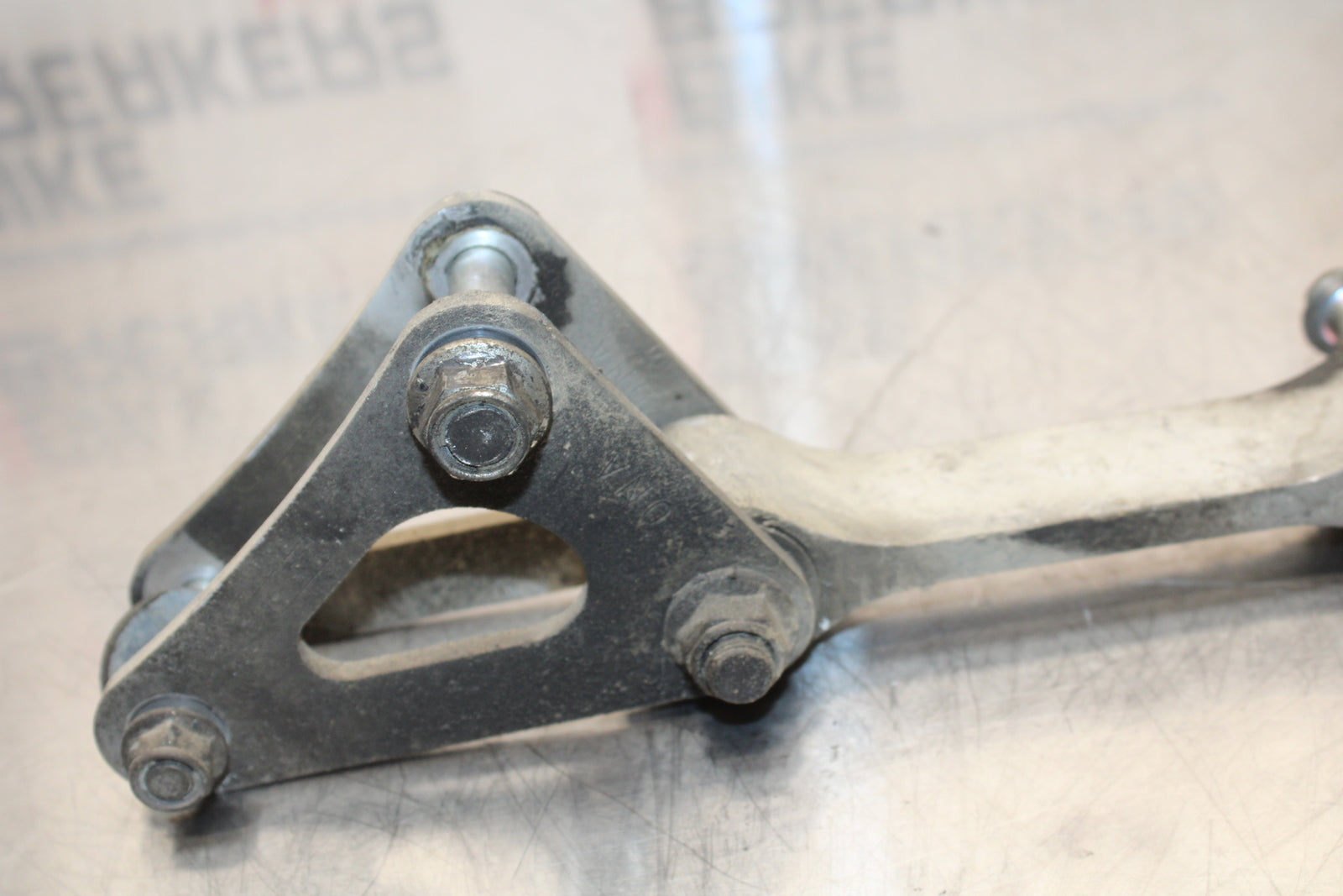 11 SUZUKI GSXR1000 REAR DOGBONE SHOCK LINKAGE LINK BB142