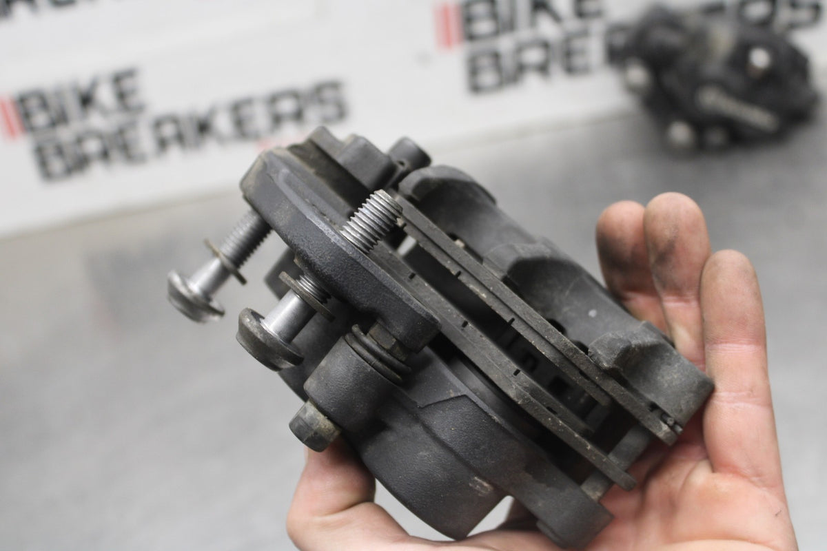 19 BMW F750GS RIGHT LEFT FRONT BRAKE CALIPER SET PAIR CALIPERS BB938