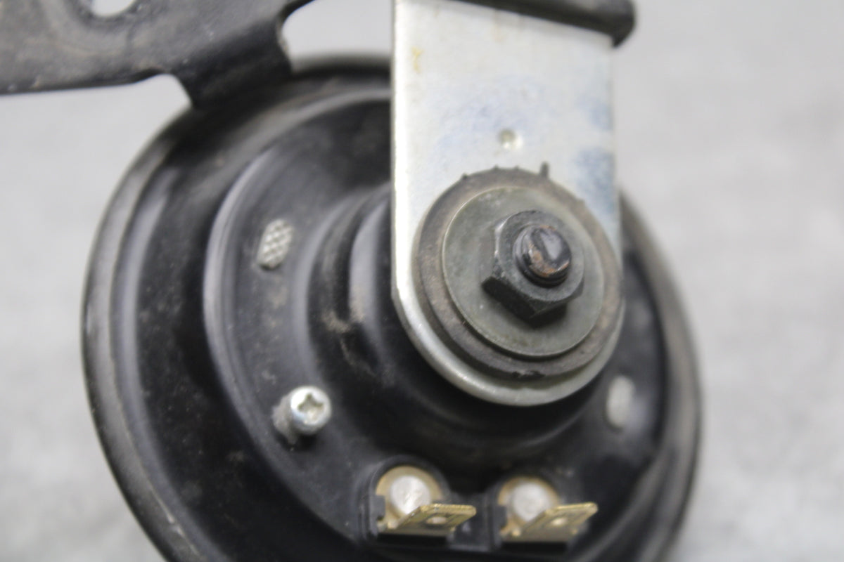 07-08 YAMAHA YZF R1 HORN SIGNAL BB675