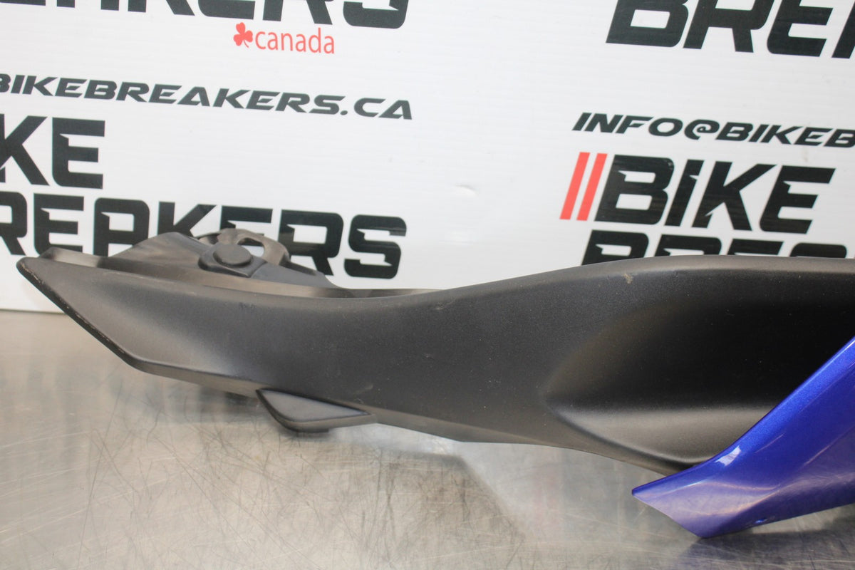 23-24 YAMAHA MT-07 LEFT REAR BACK TAIL FAIRING COWL SHROUD BB194