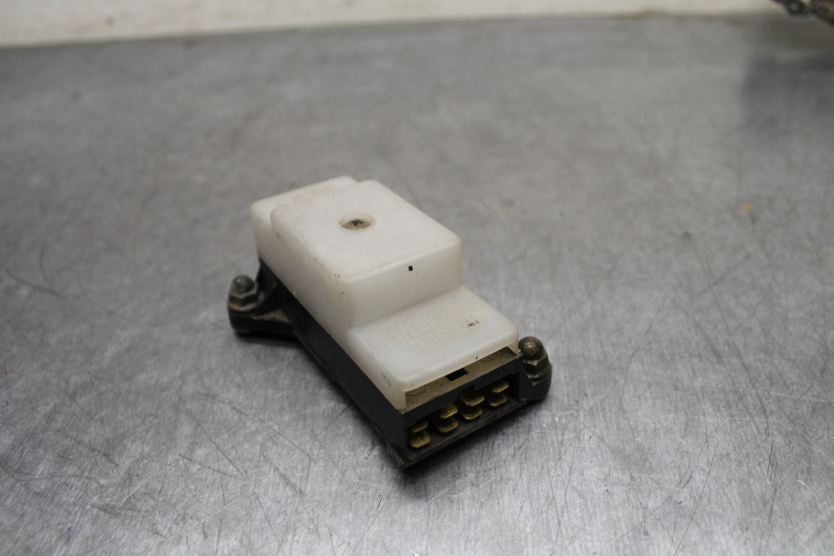 91-92 SUZUKI GSXR750 M  RELAY ASSEMBLY FUSE BOX BB125
